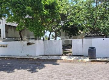 Departamento · 85m² · 1 Recámara · 2 Estacionamientos · Casa de Playa Frente Al Mar en Playa Zapote, Alvarado, Veracruz