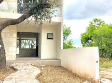 Casa de 4 habitaciones, Monterrey · Venta Casa Carretera Nacional Privada 4 Recámaras 1 en Planta Baja Jardín Amplio