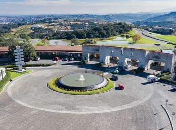d4e25cb62de58ae290a446b901ef01c6a8ba85c0fa16fb670106e5abd19bfafb · Moderna Residencia | Sobria Elegancia y Jardín | Rancho San Juan, Zona Esmeralda