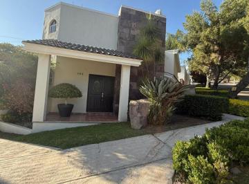 Casa de 3 habitaciones, León · Casa en Venta en Gran Jardín | 3 Rec. C/baño y Sala Tv