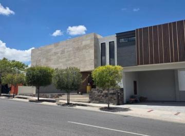 Casa de 4 habitaciones, San Luis Potosí · Residencia en Venta en Club de Golf La Loma