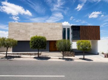 Casa de 4 habitaciones, San Luis Potosí · Residencia en Venta en Club de Golf La Loma