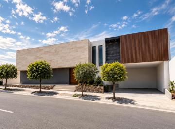 Casa de 4 habitaciones, San Luis Potosí · Residencia en Venta en Club de Golf La Loma, San Luis Potosí