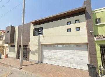 Casa de 3 habitaciones, San Nicolás de los Garza · Venta En, C. Carlos Orozco Romero Col. Residencial El Roble Mun. San Nicolas de Los Garza C. P. 66417