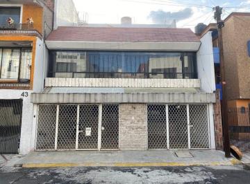 Casa de 4 habitaciones, Iztapalapa · Espectacular Residencia con Gran Potencial en Paseos de Churubusco!