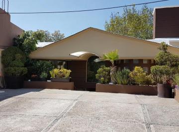 Casa · 380m² · 6 Recámaras · 3 Estacionamientos · Casa en Paseos del Bosque