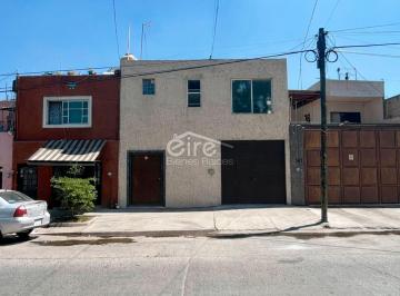 Bodega comercial de 3 habitaciones, Guadalajara · Bodega en Venta en Medrano, Guadalajara | 412.59 m²