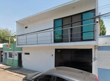 Casa de 3 habitaciones, San Pedro Tlaquepaque · Casa en Venta, C. Republica de Argentina Col. Quintero Mun. San Pedro Tlaquepaque C. P. 45550 Jalisco