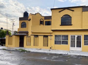 Casa de 3 habitaciones, Saltillo · Casa en Venta en Esq. Sobre Blvd. Minero