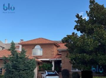 Casa · 471m² · 3 Recámaras · 4 Estacionamientos · Casa en Venta en Las Haciendas