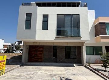 Casa de 3 habitaciones, Tlajomulco de Zúñiga · Casa con 3 Recámaras y 5 Baños en Venta en Punto Sur 1