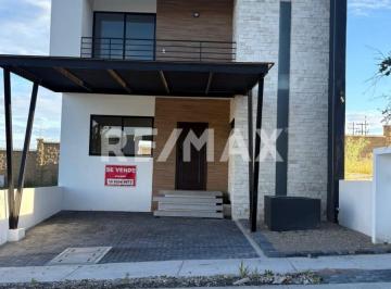 Casa en condominio de 4 habitaciones, El Marqués · Casa en Renta Mayorazgo Querétaro