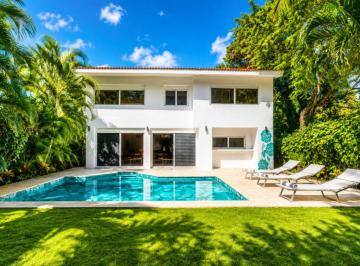 Casa de 6 habitaciones, Solidaridad · Residencia de Lujo Remodelada con Jacuzzi Privado, Alberca Privada y Jardín, en Venta