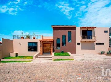 Casa · 238m² · 3 Recámaras · 3 Estacionamientos · Residencia en Venta en Paseo del Cardenal, San Juan Cosalalá