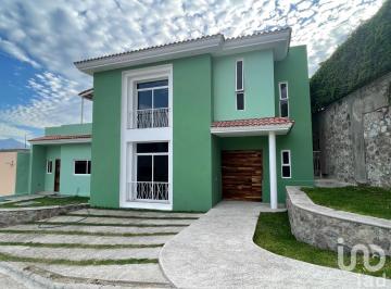 Casa · 308m² · 3 Recámaras · 3 Estacionamientos · Residencia en Venta en Paseo del Cardenal, San Juan Cosalalá
