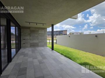 Casa · 324m² · 3 Recámaras · 2 Estacionamientos · Casa en Venta en Lomas del Campanario Norte