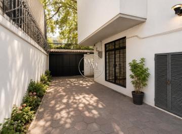 Casa uso de suelo · 299m² · 8 Recámaras · 2 Estacionamientos · Casa con Uso de Suelo, Col. Ciudad de Los Deportes