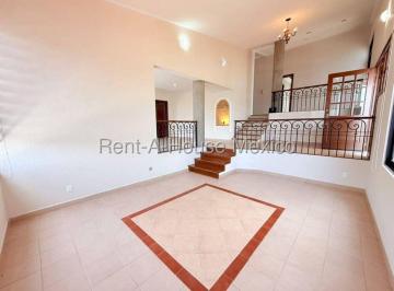 Casa de 4 habitaciones, Querétaro · Casa Amplia con 4 Recámaras en Renta en Loma Dorada Kh