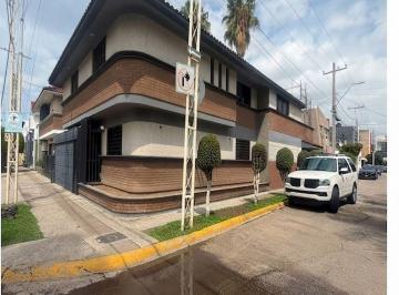 Casa de 4 habitaciones, León · Casa de 345 m² con 4 Recámaras en Venta en Punto Verde