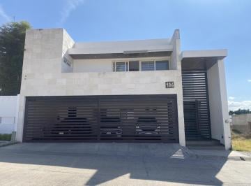 Casa · 362m² · 3 Recámaras · 4 Estacionamientos · Casa en Venta en Jardines del Campestre