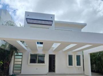 Casa · 300m² · 5 Recámaras · 3 Estacionamientos · Amplia Casa en Renta 5 Rec en Residencial Cumbres