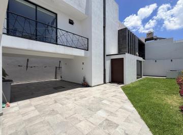 Casa · 204m² · 3 Recámaras · 3 Estacionamientos · Casa Sola en Venta, Barrio La Magdalena, San Mateo Atenco