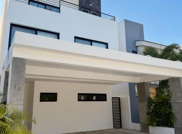 Casa en Venta de 3 habitaciones Cancún · Casa de 258 m² en Venta en Residencial Aqua, Cancún | 3 Recámaras, Estudio y Ter