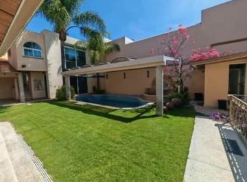 Casa · 830m² · 4 Recámaras · 5 Estacionamientos · Casa en Pedregal de Querétaro