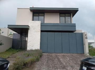 1 · Casa en Condominio en Venta en El Molino, León con Jardín y Seguridad