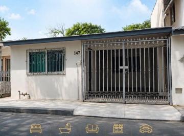 Casa de 3 habitaciones, Guadalupe · Casa en Venta Arboledas Corregidora, Frente a Parque, Amueblada, Zona Lindavista