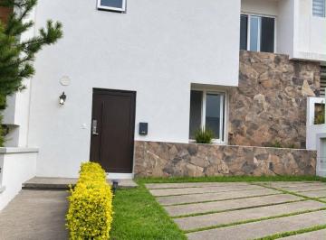 Casa Renta 165m² de 3 habitaciones · Casa en Renta en Altozano Morelia