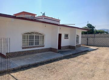 FRENTE · En Venta Hermosa Casa con Amplio Terreno