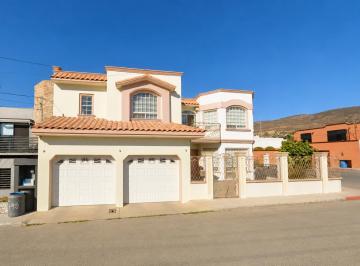 Casa de 3 habitaciones, Ensenada · Casa de 470 m² con 3 Recámaras en Venta en Valle Dorado