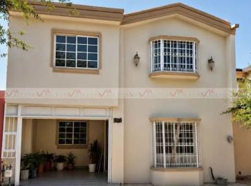 Casa · 243m² · 4 Recámaras · 1 Estacionamiento · Casa en Venta en Las Puentes