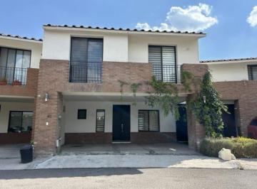 Casa · 210m² · 3 Recámaras · 21 Estacionamientos · Renta Casas Queretaro Juriquilla Cumbres del Lago Triana