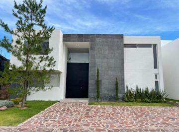 Casa de 3 habitaciones, León · Residencia en en Renta Dentro de Clúster con Casa Club en La Campiña del Bosque, en León, Gto.