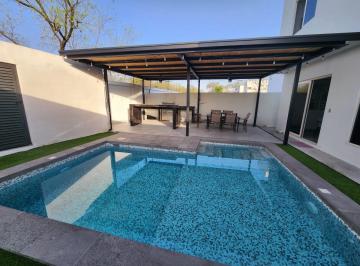 Casa en condominio · 282m² · 3 Recámaras · 3 Estacionamientos · Casa en Amorada Privada Residencial