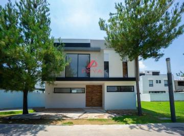 Casa en condominio de 4 habitaciones, Zapopan · Casa en Venta en Solares Privanza Zapopan con Roof Garden