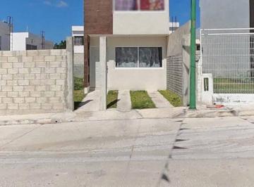 Casa · 140m² · 2 Recámaras · 2 Estacionamientos · En Fraccionamiento Residencial La Hacienda Pomoca