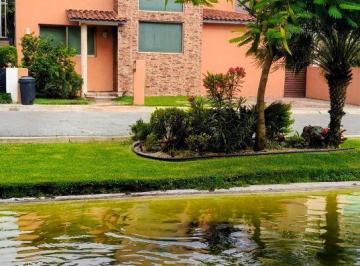 Casa de 4 habitaciones, Jiutepec · Casa en Venta con Vigilancia y Amenidades, Incluyendo Cancha de Padel, en Parres Jiutepec, Morelos.