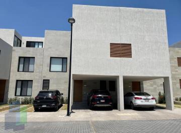 35c52a9df08028c062efcc0b659093db2a34aacba0c553031911e94d15dbe6c3 · Casa en Jurica 3 Recámaras Cada Una con Baño en El Desarrollo Sophia