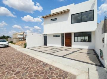 Casa en condominio de 3 habitaciones, Tequisquiapan · Casa en Condominio con Alberca,3 Recamaras con Baño, Sala Tv, Roof Garden