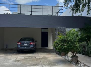 Casa en condominio de 3 habitaciones, Mérida · Hermosa E Iluminada Casa en Privada Parque Central