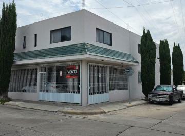 Casa · 163m² · 6 Recámaras · 2 Estacionamientos · La Firma Real State Vende Bonita Casa Muy Grande y en Esquina en Vistas del Sol III