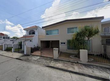 Casa de 5 habitaciones, Tuxpan · Casa de 473 m² con 5 Recámaras en Venta en Jardines de Tuxpan