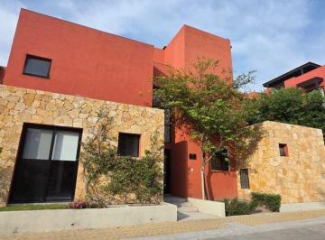 Casa · 303m² · 4 Recámaras · 2 Estacionamientos · Casa de 4 Recámaras con Roof y Vistas a Los Picachos | Punta del Cielo