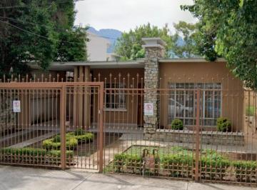 Casa de 5 habitaciones, Monterrey · Casa de 378 m² con 5 Recámaras en Venta en La Roma