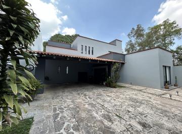 Casa · 500m² · 4 Recámaras · 4 Estacionamientos · Casa en Fraccionamiento Bugambilias