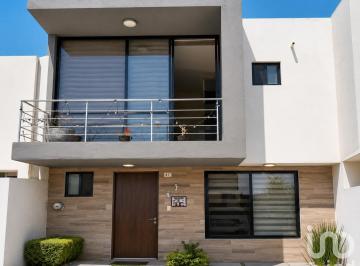 Casa · 158m² · 3 Recámaras · 2 Estacionamientos · Casa en Renta, El Refugio Querétaro. Amueblada y Equipada, 3 Recámaras, Jardín y Amenidades