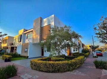 3fe487271d38cb43582f200b4040ff4be6021932c59ec61dd2dd700b4888ae3f · Casa en Venta en Solares Coto 2 en Esquina